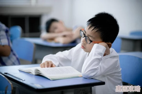 被主人罚一整天的小作文300字：从惩罚角度看宠物教育的利弊及其对主人与宠物关系的影响